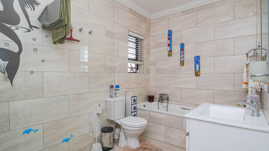 3 Bedroom Property for Sale in De Kelders Western Cape